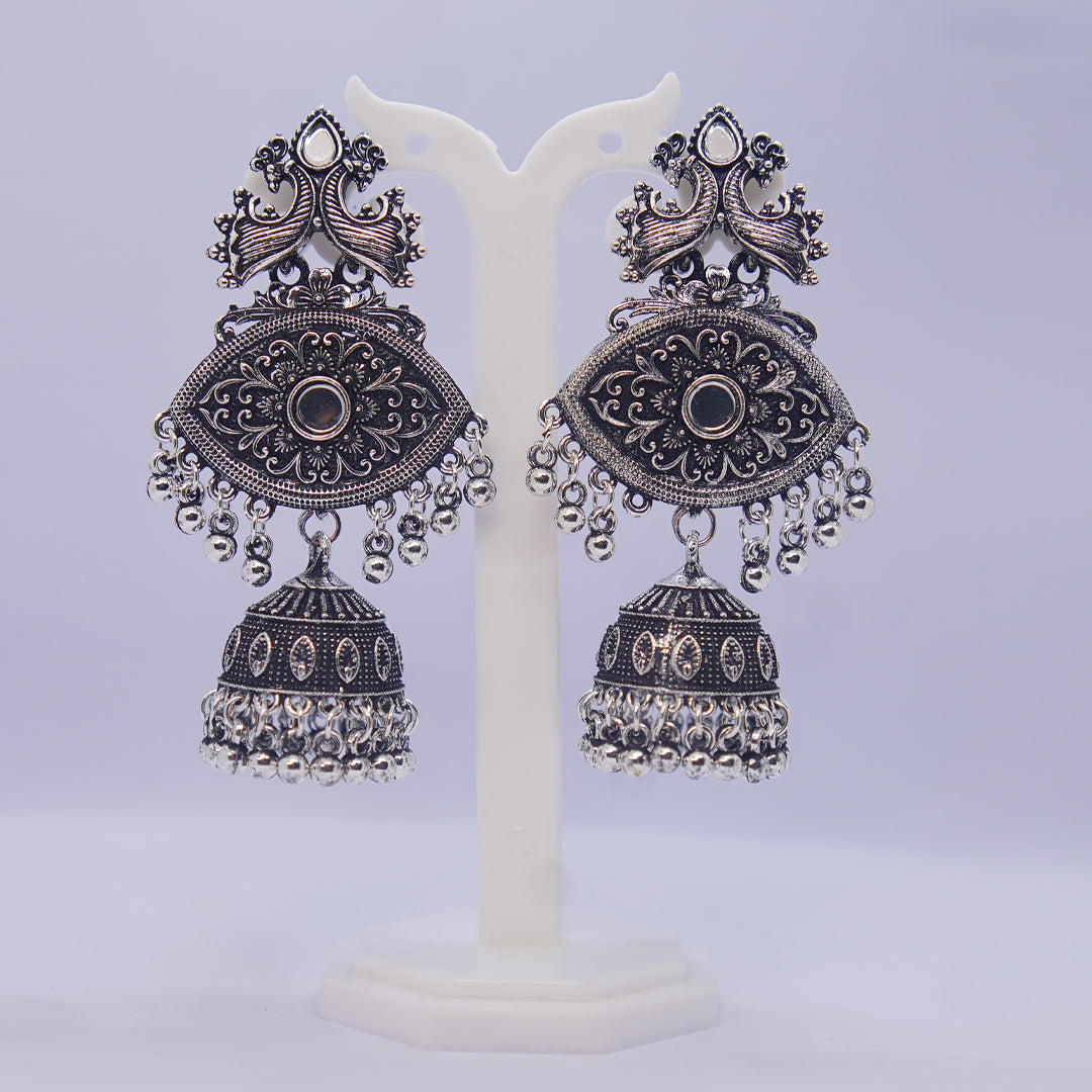 Karatcart Oxidised Silver Pearl Drop Jhumki Earrings